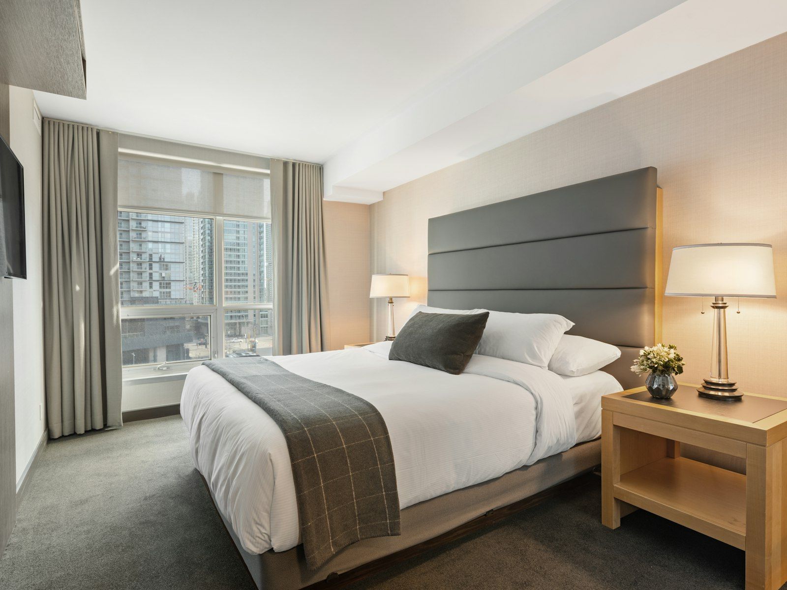 Charming Bungalow Near the Lake